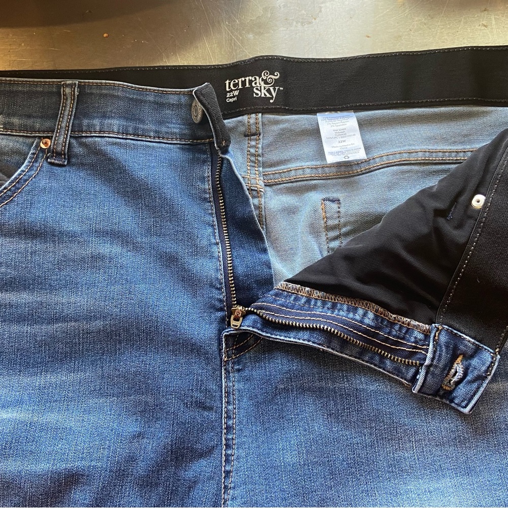 Capri Jeans, 22